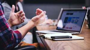 bg-office-meeting-table-unsplash